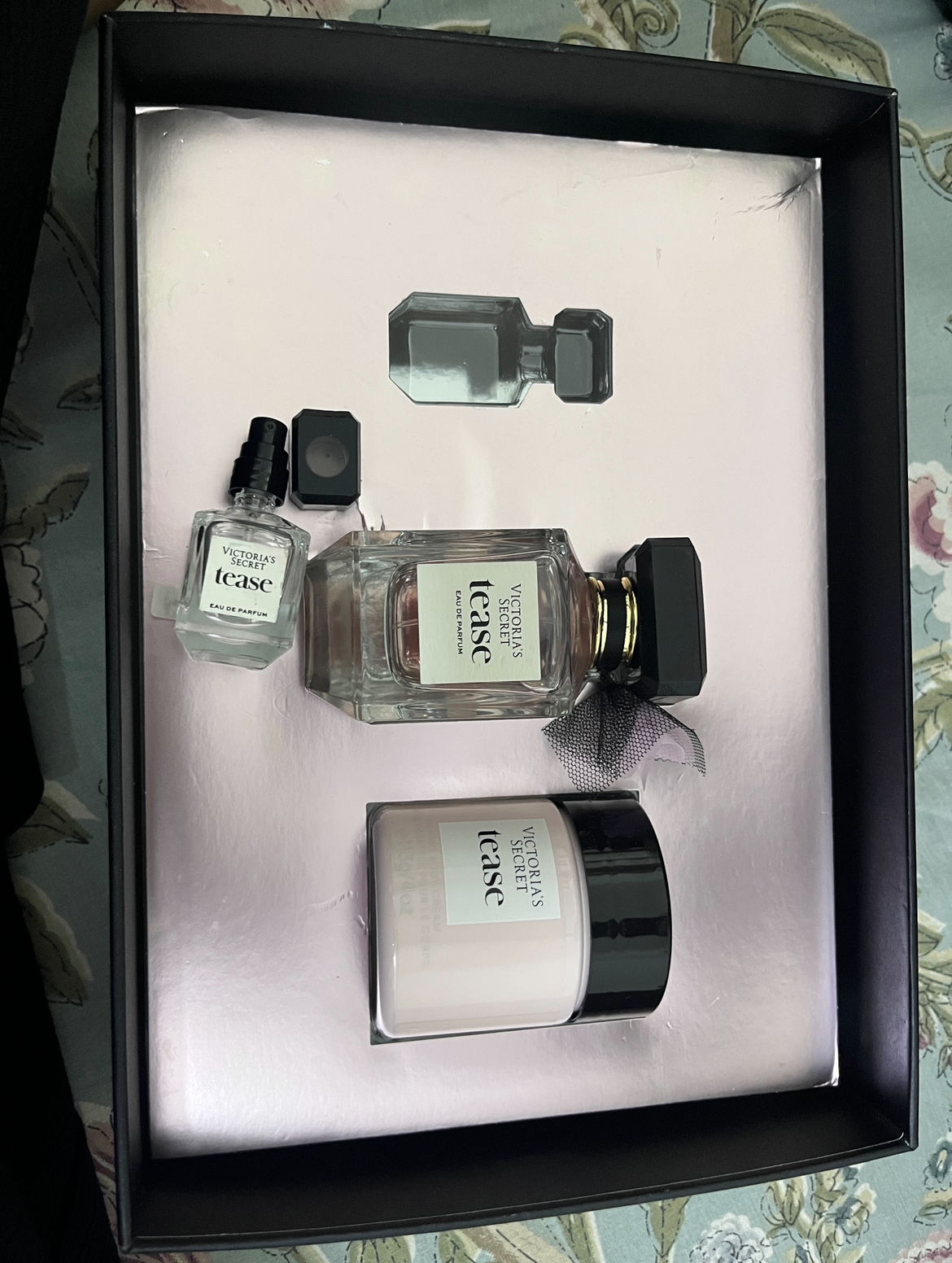 Victoria's Secret Noir Tease ギフトセット未使用新品 Victoria's Secret Tease Candy Noir Body Cream, Bubble Bath